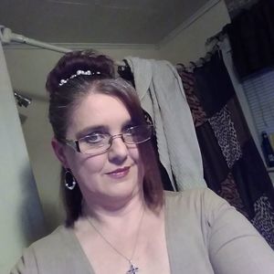 Meet your Posher, Ester